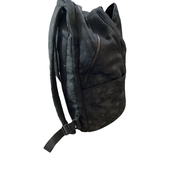 lululemon city adventurer backpack 17l Lululemon City Adventurer Backpack *17l In Sandlot